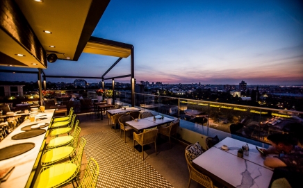 Side by side with many other metropolises worldwide, the city of Belgrade has always been the target of hedonism, delicious food, entertainment and bars in which good time is always guaranteed. Following the world trends, more and more rooftop restaurants are still being opened in our city.